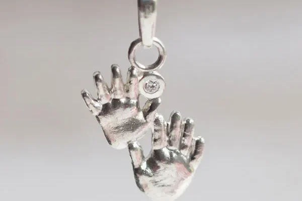 kette-handabdruecke-kinder-brillant